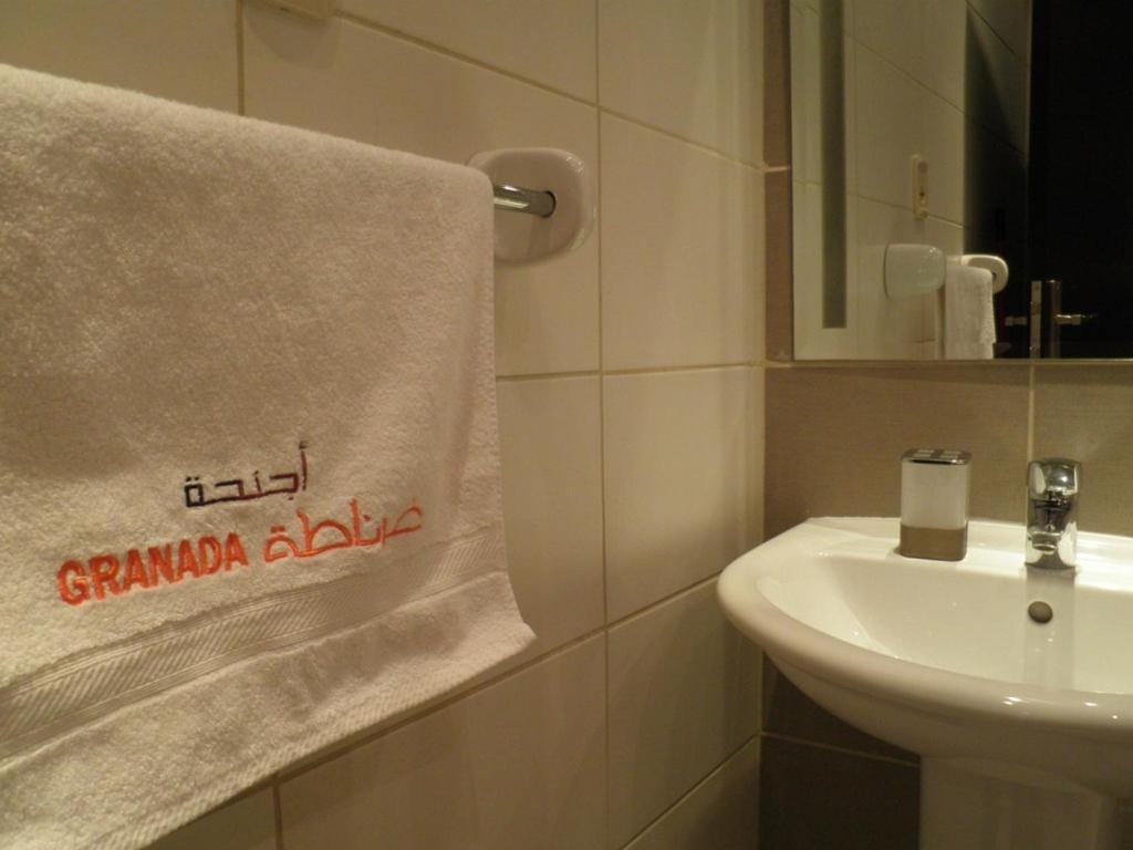 Granada Suites Hotel Amman Chambre photo