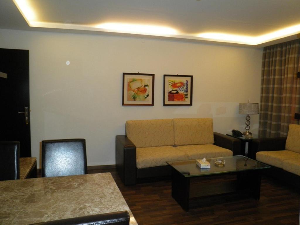 Granada Suites Hotel Amman Chambre photo